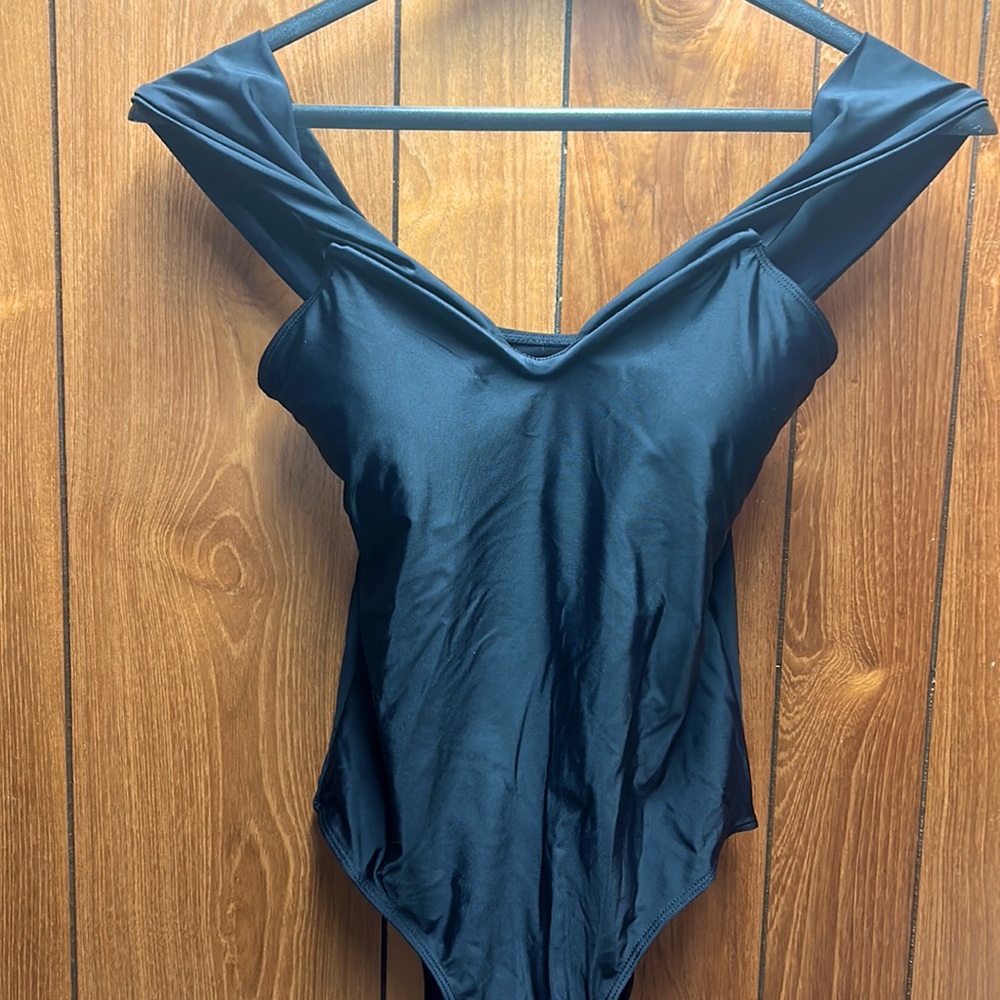 NEVER WORN **!Women’s Off the Shoulder One Piece Suit